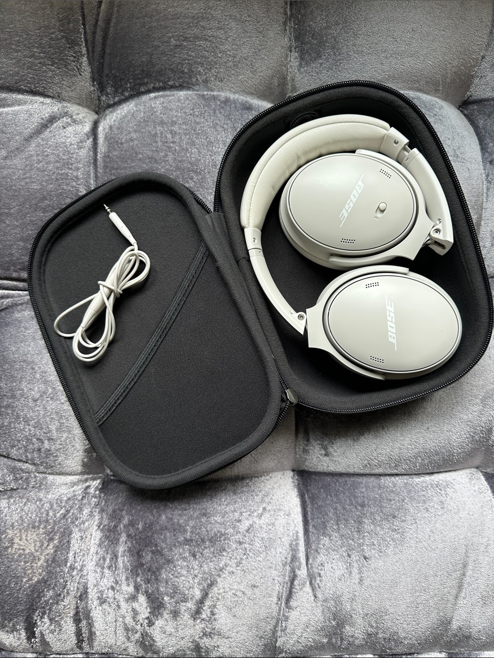 Bose Over-Ear Headphones in Light Gray with Carry Case